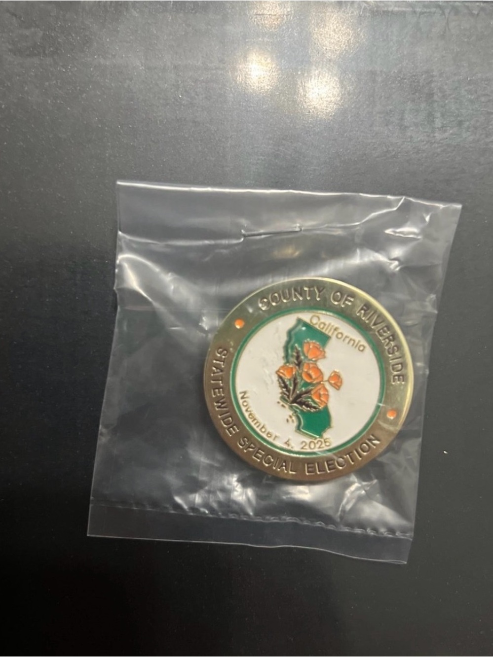County of Riverside California Commemorative Gold-Tone Pin - White & Green